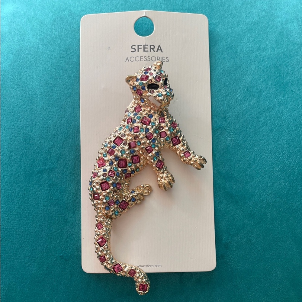 🚨 SOLD OUT 🚨GEMSTONE LEOPARD PIN - Picture 3 of 5